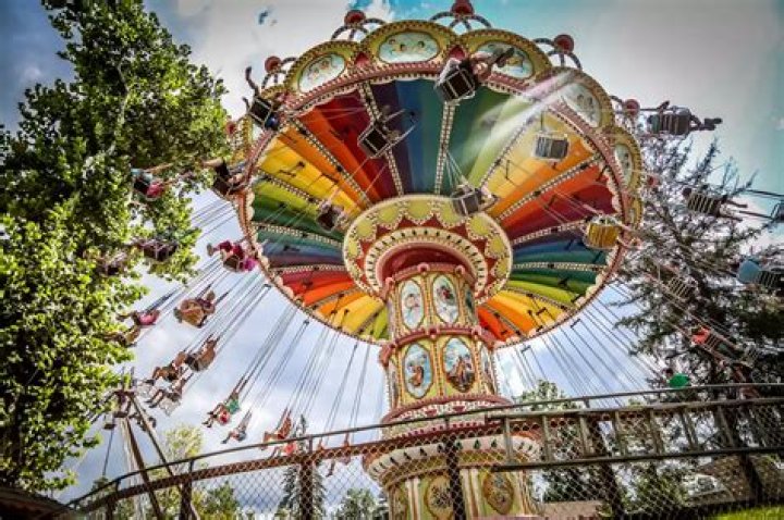 
3 people injured, including 15-year-old, in Pennsylvania amusement park shooting 