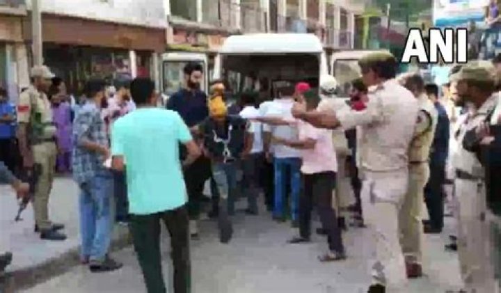
9 killed, 27 injured in J&K road accident 