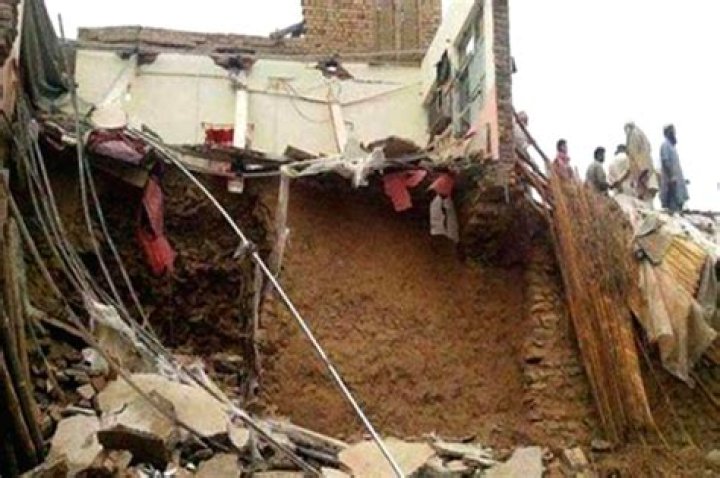 
9 killed in roof collapse in Pakistan 
