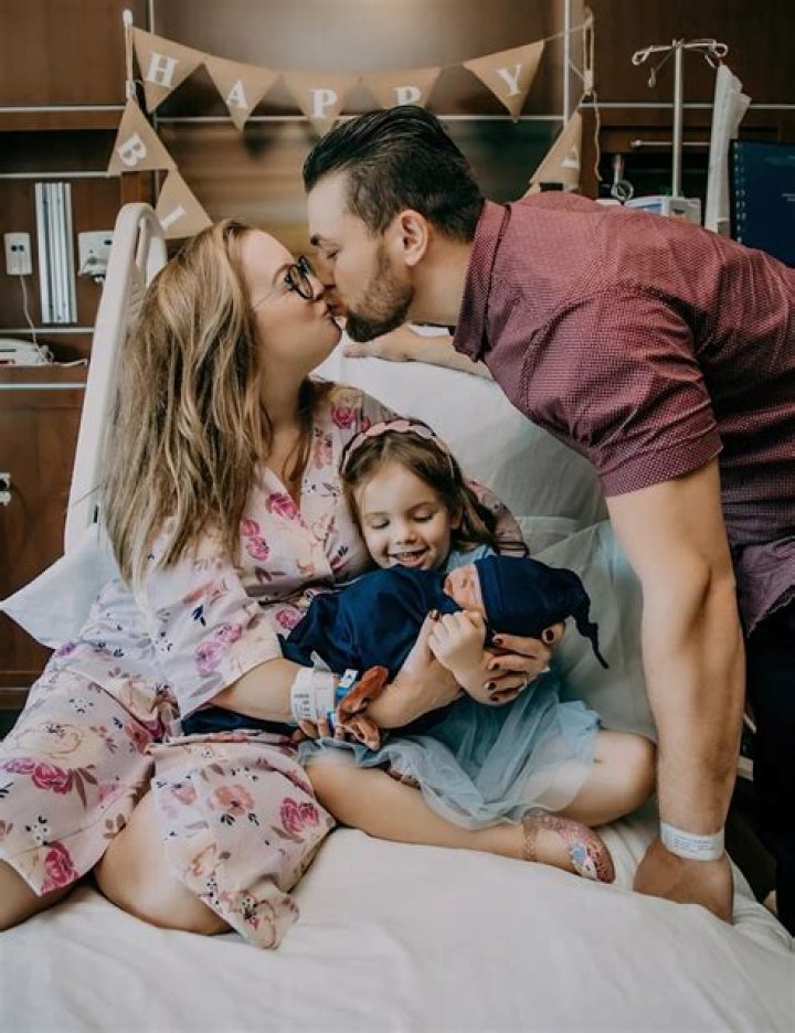 
’90 Day Fiancé’ Alums Elizabeth and Andrei Castravet Welcome Baby Boy: ‘So Filled with Joy’ 
