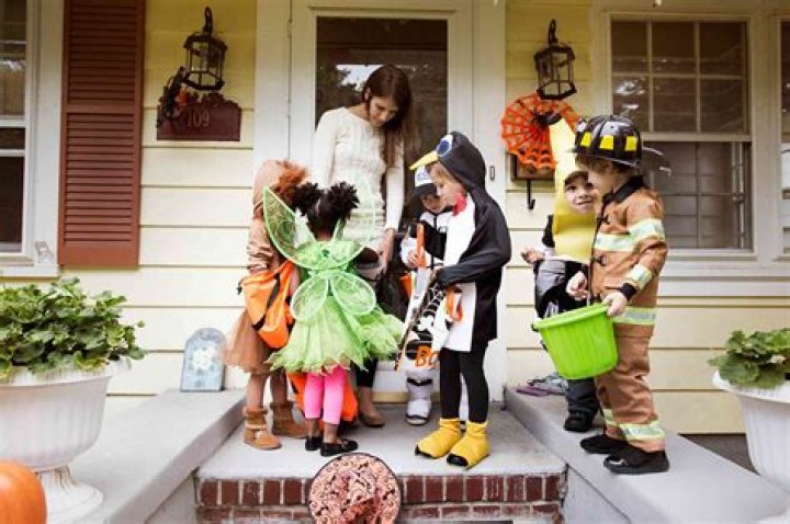 
A Complete Guide to Trick-or-Treating This Halloween 