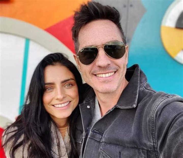 
Aislinn Derbez’s Wiki: Divorced Mauricio Ochmann, Net Worth 