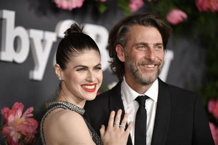 
Alexandra Daddario Husband: Where And When They Met Each Other? 