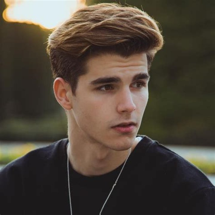 Álvaro Mel Height, Weight, Net Worth, Age, Birthday, Wikipedia, Who, Instagram, Biography