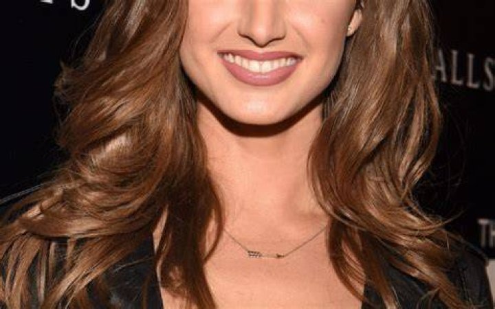 Alyssa Arce Hyde Height, Weight, Net Worth, Age, Birthday, Wikipedia, Who, Instagram, Biography