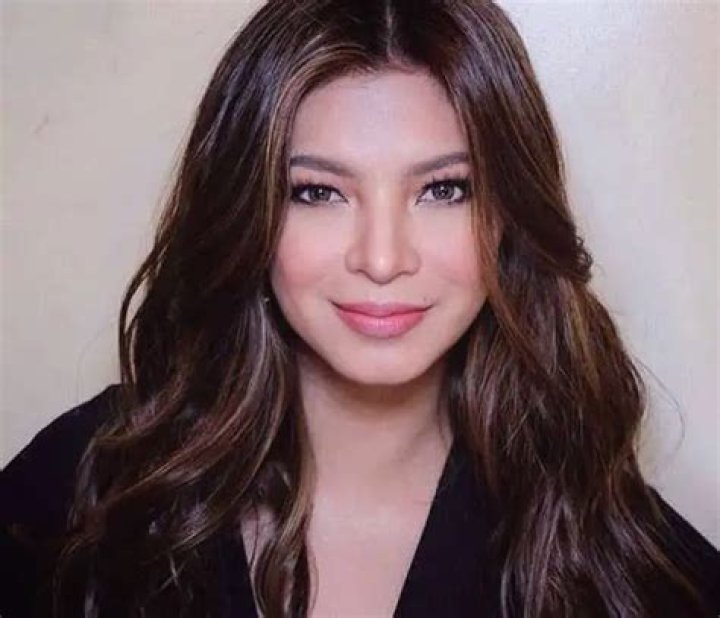 Angelica Locsin Colmenares Height, Weight, Net Worth, Age, Birthday, Wikipedia, Who, Instagram, Biography