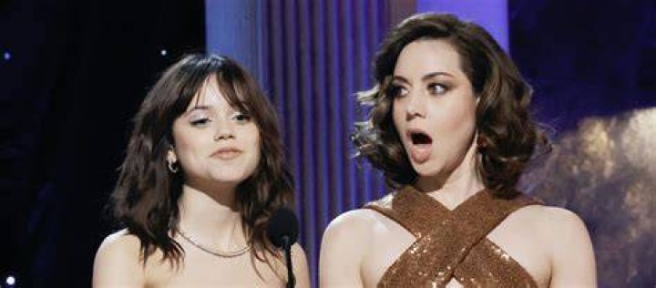 Aubrey Plaza almost suffers wardrobe malfunction, looks annoyed during White Lotus’ SAG Awards win