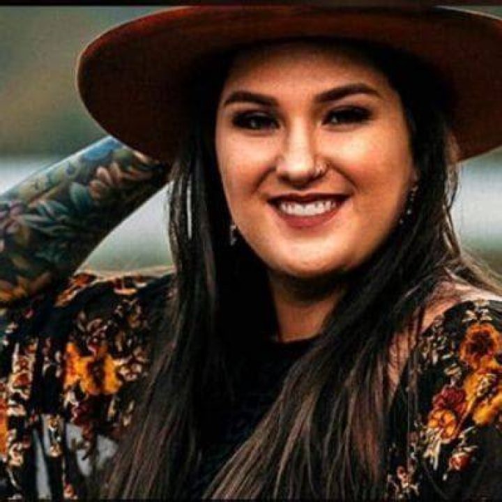 
August Anna Brooks- All About The Daughter Of Garth Brooks 