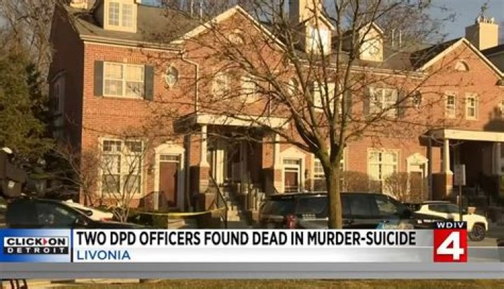 
Baby Found Alive in Detroit Home Alongside 2 Dead Police Officers 