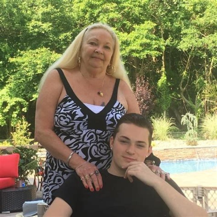 
Badass Grandmom Height, Weight, Net Worth, Age, Birthday, Wikipedia, Who, Nationality, Biography 