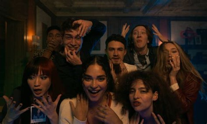 
Bella And Sheggz Have Caused A Stir Online With Their Social Distance At A Reunion Party 
