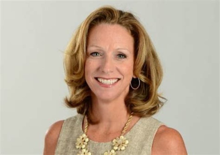 Beth Mowins Height, Weight, Net Worth, Age, Birthday, Wikipedia, Who, Nationality, Biography