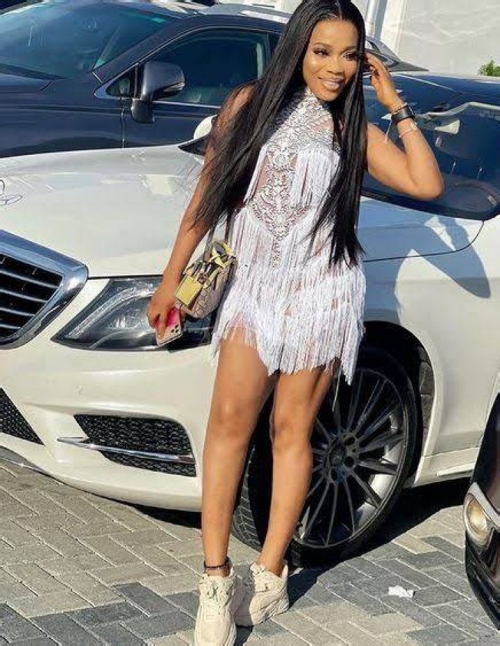 
Bukola Adeeyo Drops Pictures Of Seliat Adebowale’s Baby Bump As She Announces Her Baby’s Arrival 