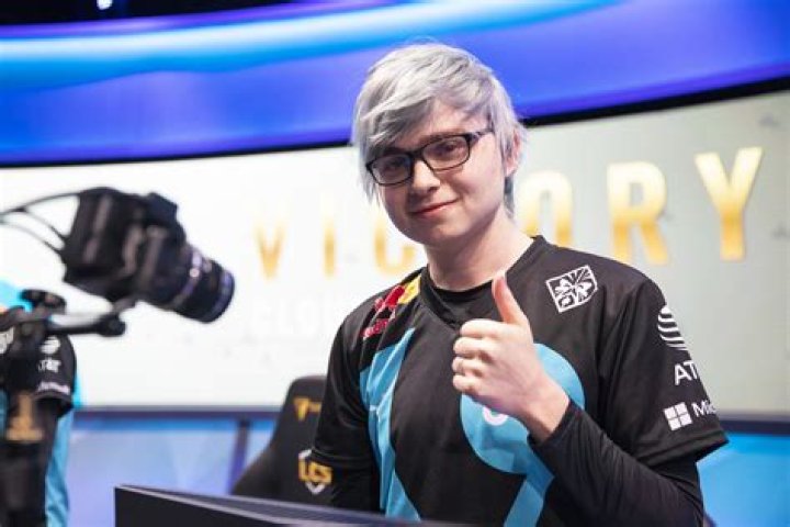 C9 Sneaky’s Net Worth, Girlfriend, Sister Wiki. Is he gay?