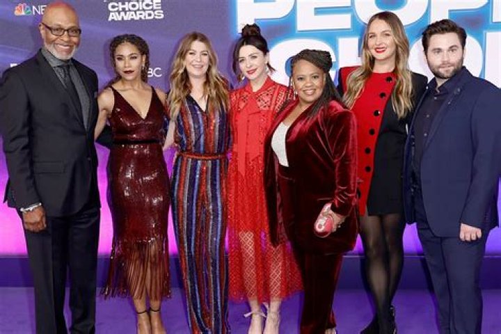 
Chandra Wilson Says Ellen Pompeo’s Presence on ‘Grey’s Anatomy’ Will ‘Ebb and Flow’ Despite Limited Role 