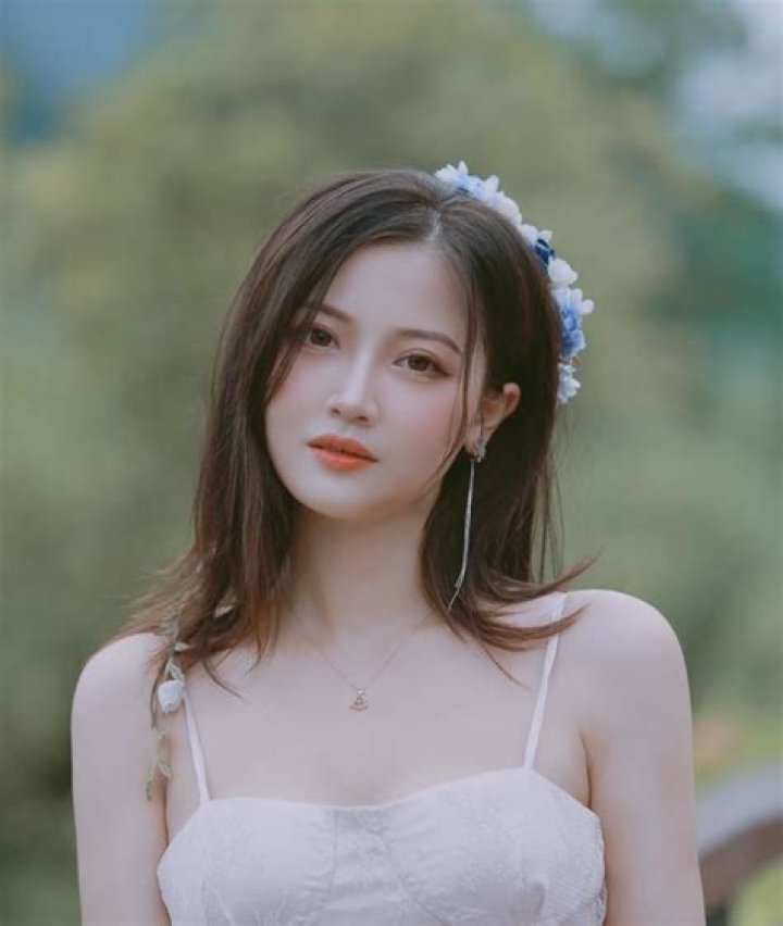 
Chen Aisen is not Married to a Wife: Dating Girlfriend, Feng Niannian. 
