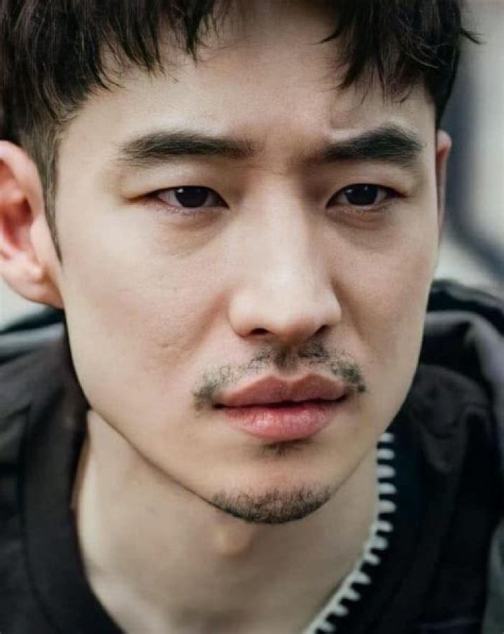 
Choi Jung-hoon Height, Weight, Net Worth, Age, Birthday, Wikipedia, Who, Nationality, Biography 
