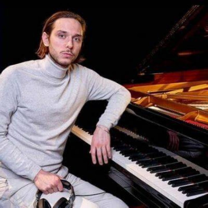 
Christian Hummer Height, Weight, Net Worth, Age, Birthday, Wikipedia, Who, Nationality, Biography 