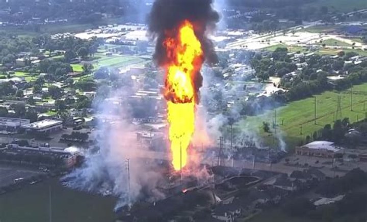 
Deer Park, Texas explosion: Large fire at industrial park near Beltway 8, employees evacuated 