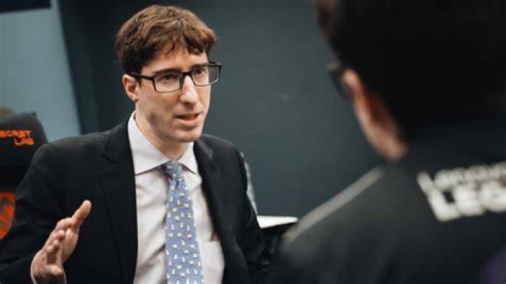 
Does Neace Have A Wife? Here’s What We Know About The Professional League of Legends Coach 