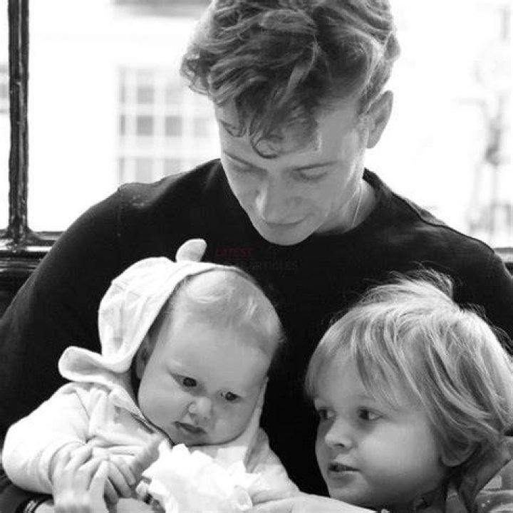 
Ed Speleers’s Relationship with his Wife Asia Macey, Their Children 
