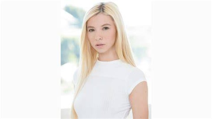 Elee Reeves Height, Weight, Net Worth, Age, Birthday, Wikipedia, Who, Nationality, Biography