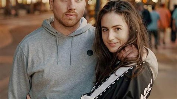 
Elijah Schaffer is Married to Wife Kezia Schaffer : Kezia Schaffer’s Biography 