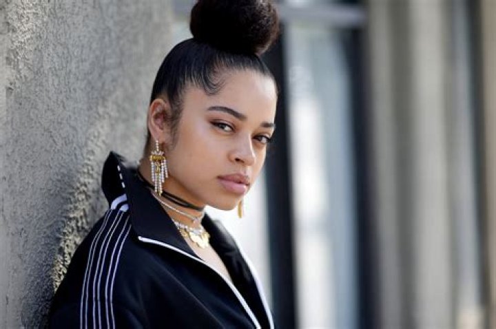 
Ella Mai Height, Weight, Net Worth, Age, Birthday, Wikipedia, Who, Nationality, Biography 