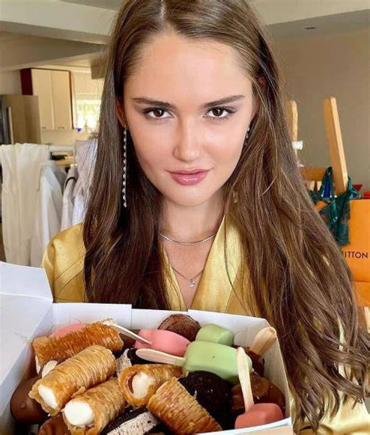 
Emily Lyoness – Emilylyoness Height, Age, Boyfriend, Biography, Wiki, Net Worth 