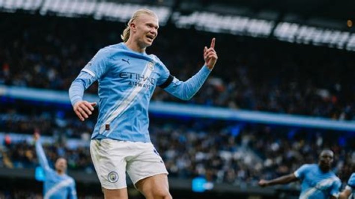 
Erling Haaland scores and does the Marcus Rashford celebration as Manchester City dominate Arsenal at Emirates 