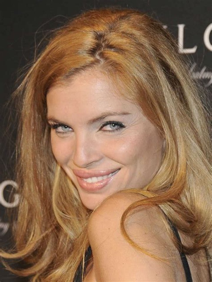 Esther Canadas Height, Weight, Net Worth, Age, Birthday, Wikipedia, Who, Instagram, Biography