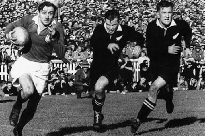 
Former Irish Lions and Wales center Ken Jones passed away at 81 