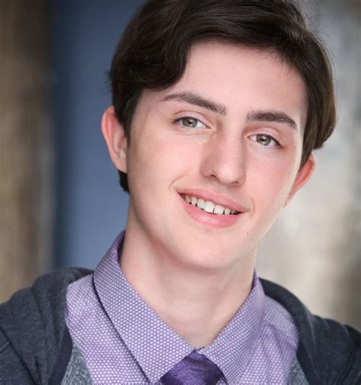 
Gianni DeCenzo’s Wiki: Age, Height, Girlfriend, Net Worth, Parents 
