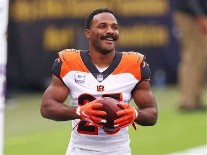 Giovani Bernard Height, Weight, Net Worth, Age, Birthday, Wikipedia, Who, Instagram, Biography