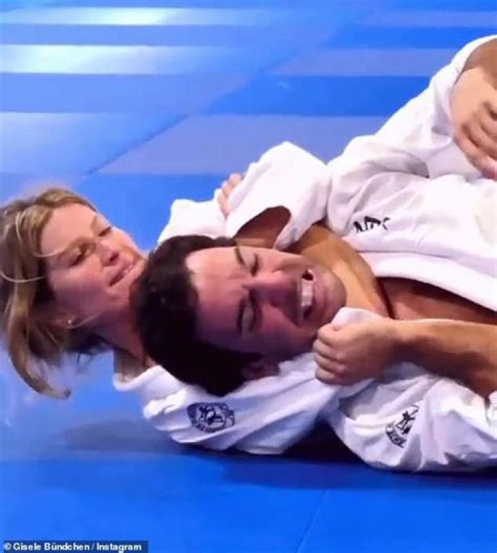 
Gisele Bündchen Spotted for First Time After Costa Rica Vacation with Kids and Jiu Jitsu Instructor 