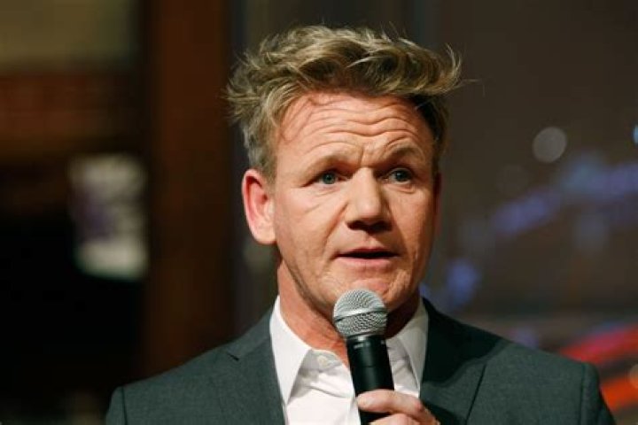 
Gordon Ramsay Accuses Jamie Oliver Of Stealing Recipes And Shoves His Book Down His Pants 