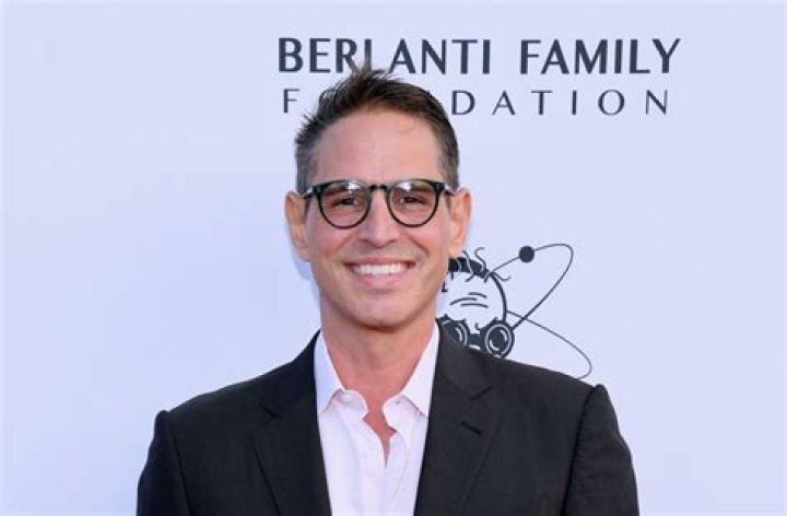 Greg Berlanti Height, Weight, Net Worth, Age, Birthday, Wikipedia, Who, Instagram, Biography