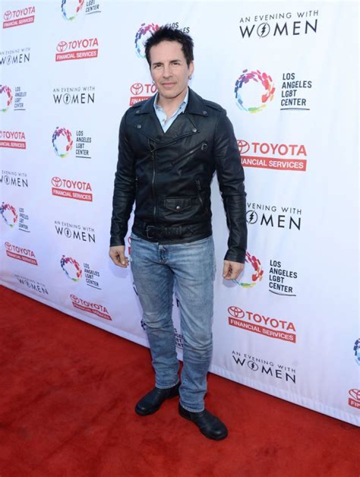 
Hal Sparks Height, Weight, Net Worth, Age, Birthday, Wikipedia, Who, Nationality, Biography 
