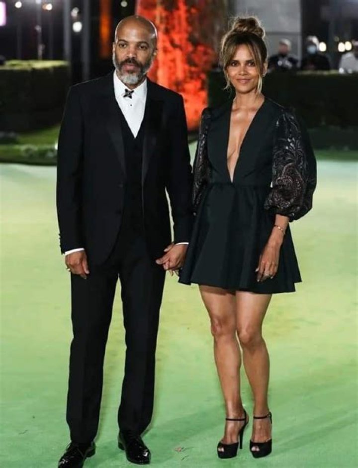 Halle Berry Height, Weight, Net Worth, Age, Birthday, Wikipedia, Who, Nationality, Biography