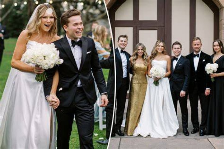 
Hannah Gadsby Partner Jenney Shamash, Dating Timeline Wedding And Age 