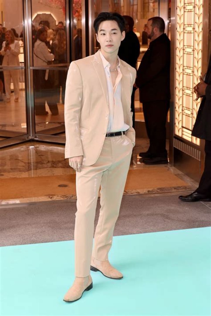 
Henry Lau Height, Weight, Net Worth, Age, Birthday, Wikipedia, Who, Nationality, Biography 