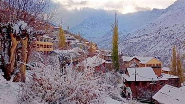 
High-altitude destinations in Himachal get season’s heaviest snowfall 
