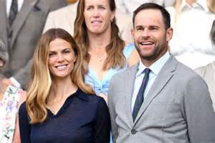 
Is Andy Forrester Married to Wife? Or Dating a Girlfriend? 