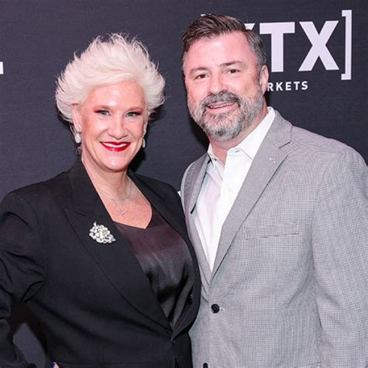 Is Anne Burrell Lesbian? Age, Height, Net Worth
