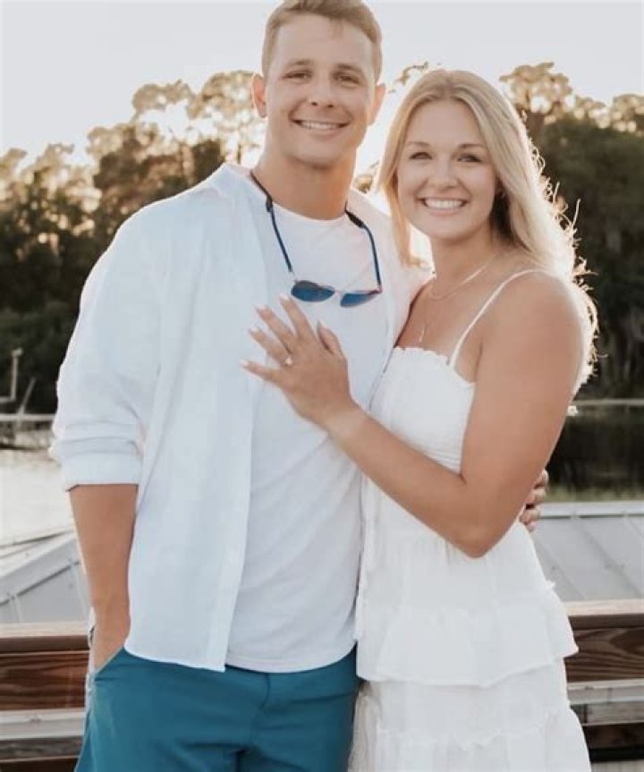 
Is Chris Plys Married? Wife Or Girlfriend – Age And Net Worth 