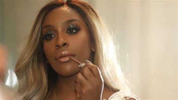 
Is Jackie Aina Married or Dating? Her Wiki, Age, Height and Net worth 