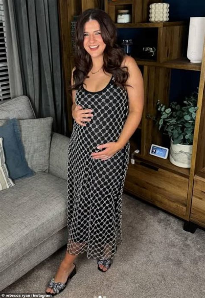 
Is Jennie McAlpine aka Fizz From Coronation Street Pregnant In Real Life? 