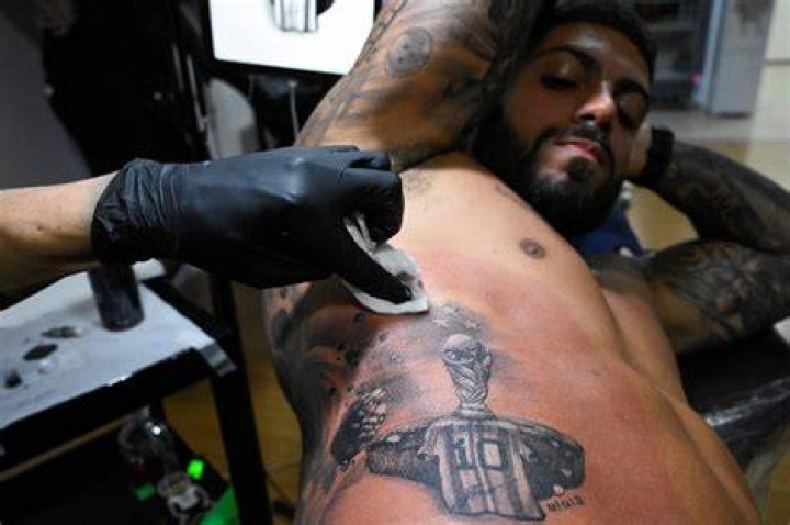 
Is Laribasgal A Tattoo Artist Too? Her Real Name And Career Details Revealed 