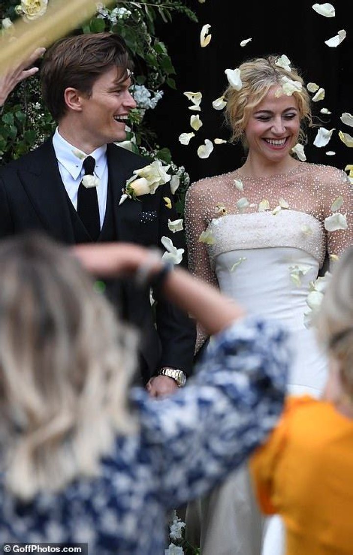 
Is Pixie Lott Married? Pixie Lott Age, Family, Bio, Real Name, Net Worth, Songs, Partner 