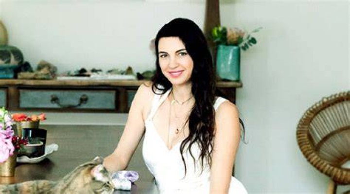 
Is Shiva Rose Married? Her Wiki, Age, Husband, Family, Height and Net worth 